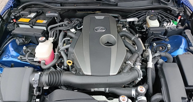 Lexus IS cena 116727 przebieg: 109000, rok produkcji 2016 z Warszawa małe 326